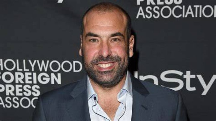 La star Rick Hoffman s'extasie sur le mariage de Meghan