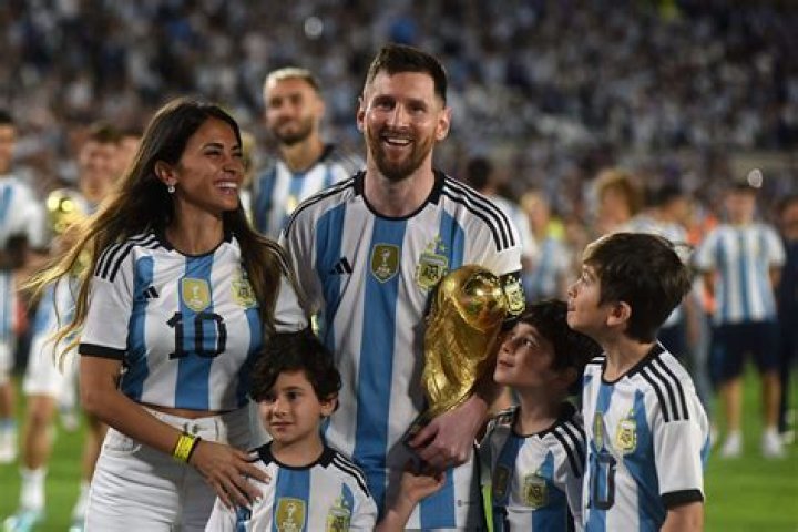 Lionel Messi Biography with family members pics SARKARI LIBRARY