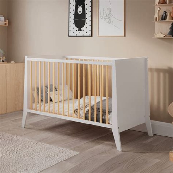 Lit b&eacute;b&eacute; &agrave; barreaux Blanc DEMEYERE DE103675 Pas Cher