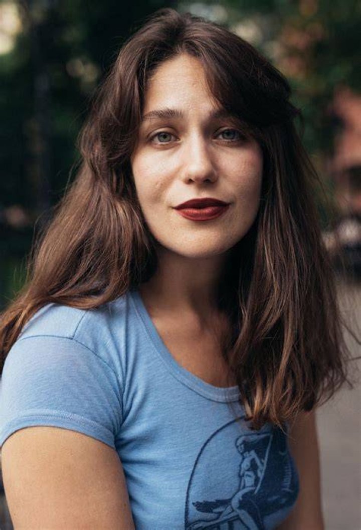 Lola Kirke's real Weight and Height