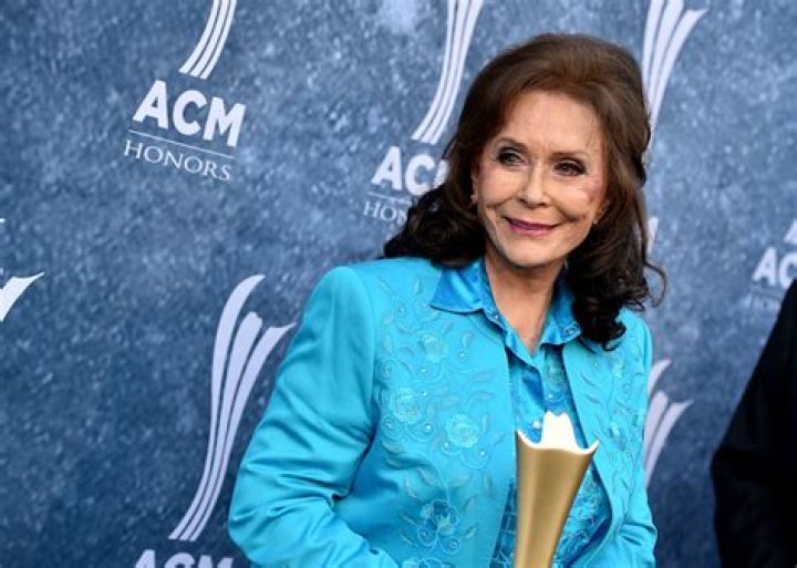 Loretta Lynn, Country Music Star and Symbol of Rural Resilience, Dies