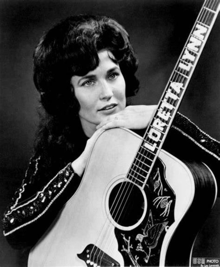 Loretta Lynn, 'Coal Miner's Daughter' Singer Dead at 90 in 2022