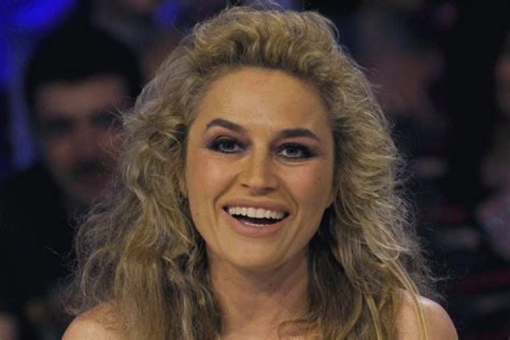 lory del santo qui con curiosit&agrave; e belle FOTO di ieri e oggi
