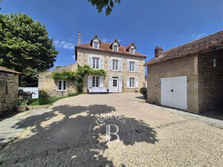 MAISON DE CARACTERE A BARRAUX