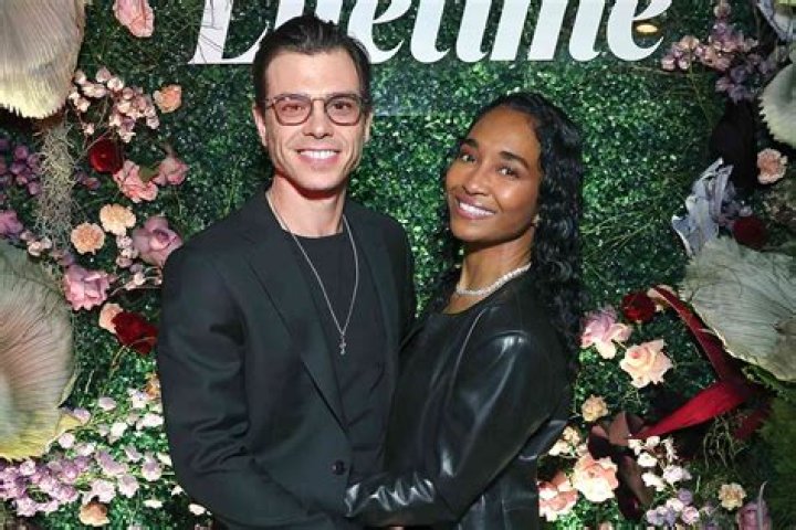 Matthew Lawrence and TLC's Chilli Rock Matching Outfits as They Step
