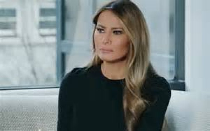 Melania Trump Faces Backlash For Not Spelling Out Barron&rsquo;s Name In