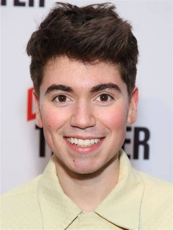 Noah Galvin AlloCin&eacute;