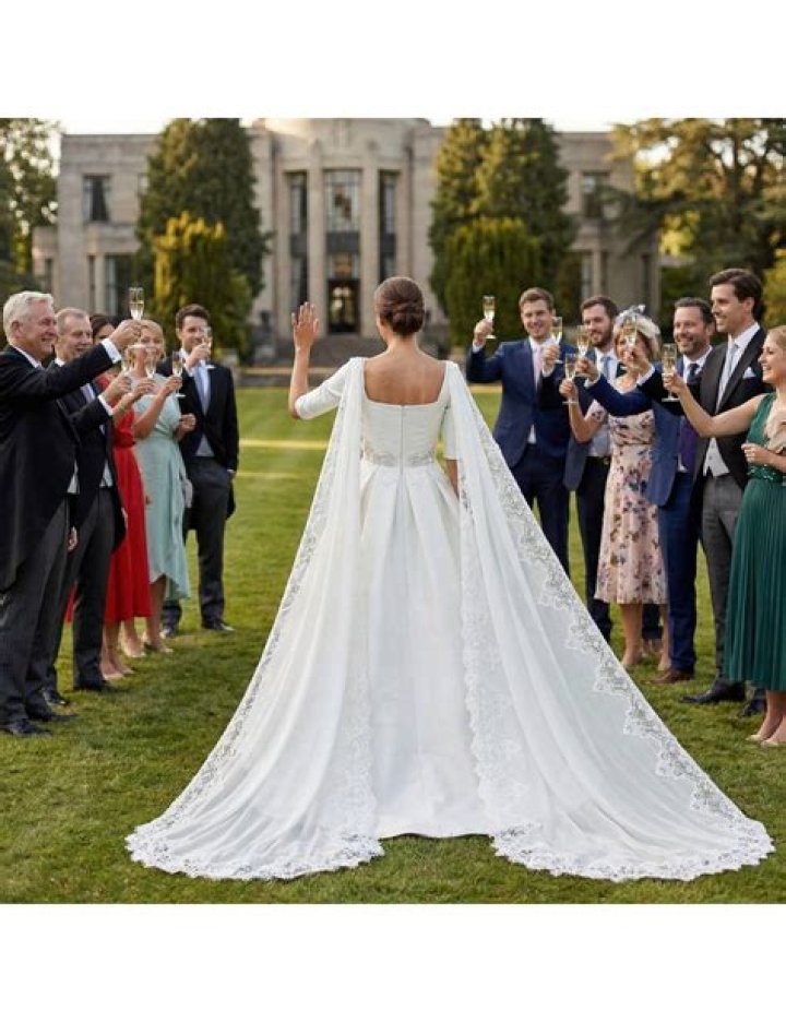 Novia de Piqu&eacute; &iquest;Clara Ch&iacute;a Mart&iacute; est&aacute; embarazada? Univision Famosos
