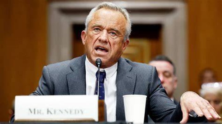 &Omicron;&Delta;&Upsilon;&Sigma;&Sigma;&Epsilon;&Iota;&Alpha; TV O Robert Kennedy Jr. &pi;&rho;&omicron;&epsilon;&iota;&delta;&omicron;&pi;&omicron;&iota;&epsilon;ί, ό&tau;&iota; &tau;&alpha; &laquo;&psi;&eta;&phi;&iota;&alpha;&kappa;ά &mu;&epsilon;&tau;&rho;&eta;&tau;ά