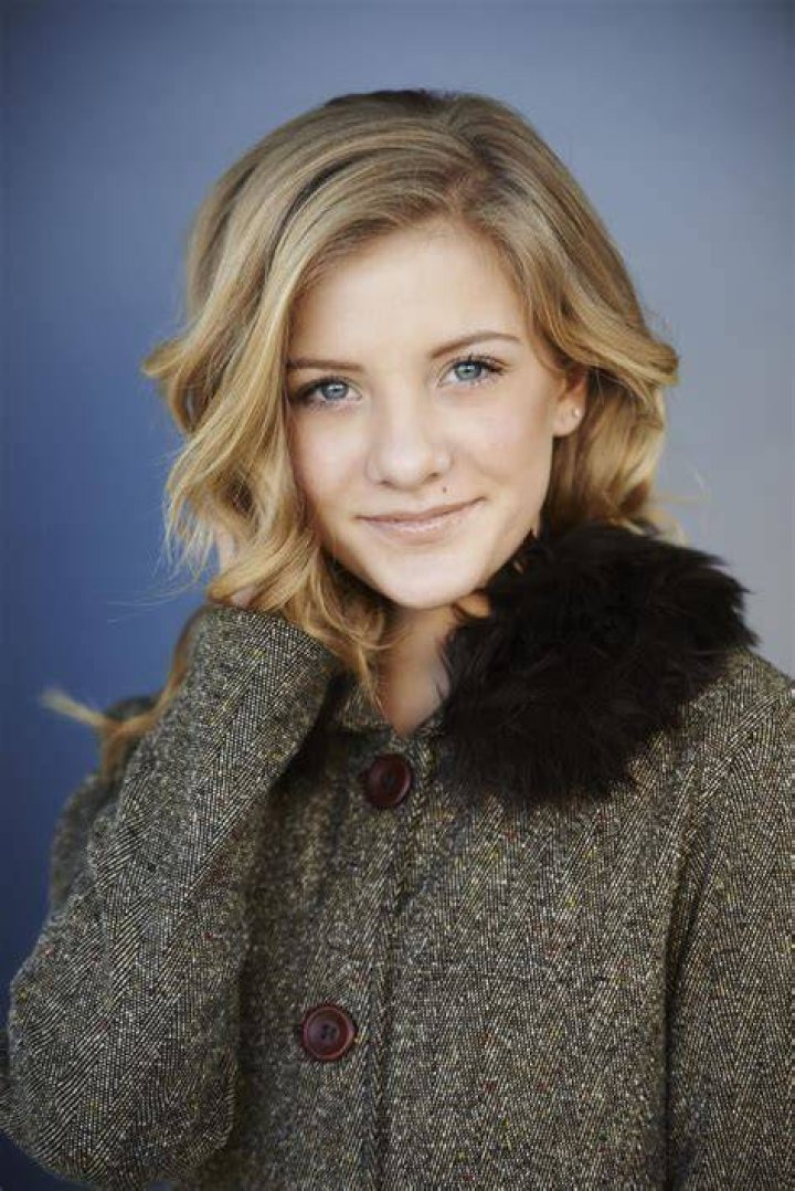 Paige Hyland Net Worth 2023 Wiki, Married, Family, Wedding, Salary