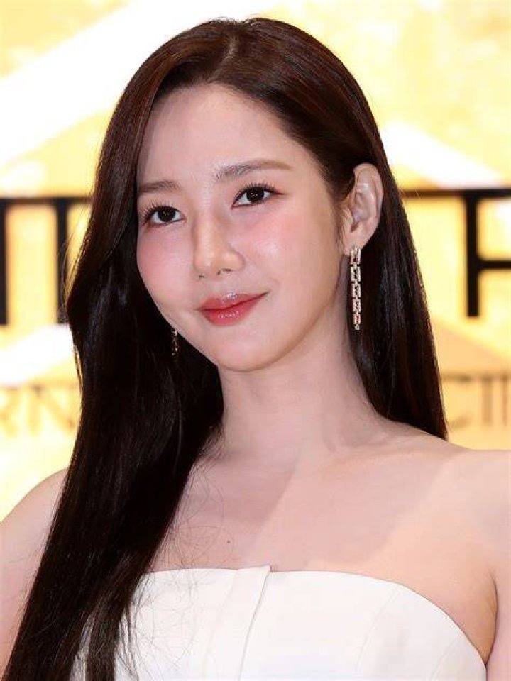 Park Minyoung Age and Height (2024) With Comparison Tool