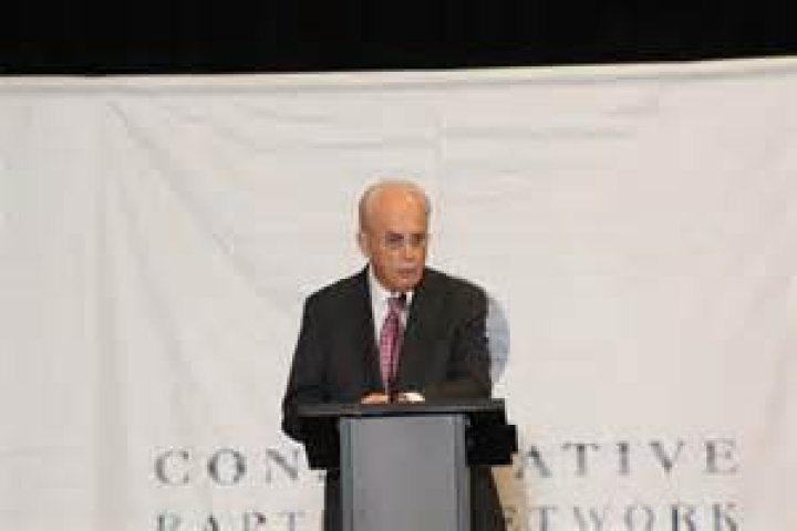 Pastor John MacArthur says Southern Baptist preacher Beth Moore should