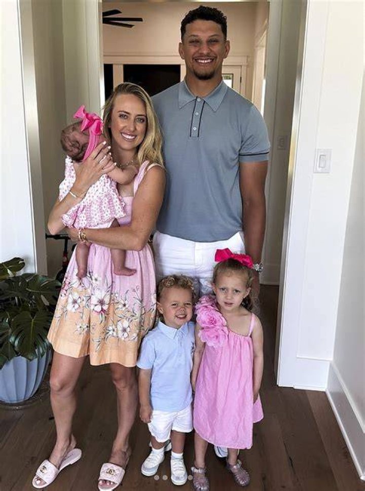 Patrick Mahomes Family 2023, Age, Parents, Wife, Net Worth
