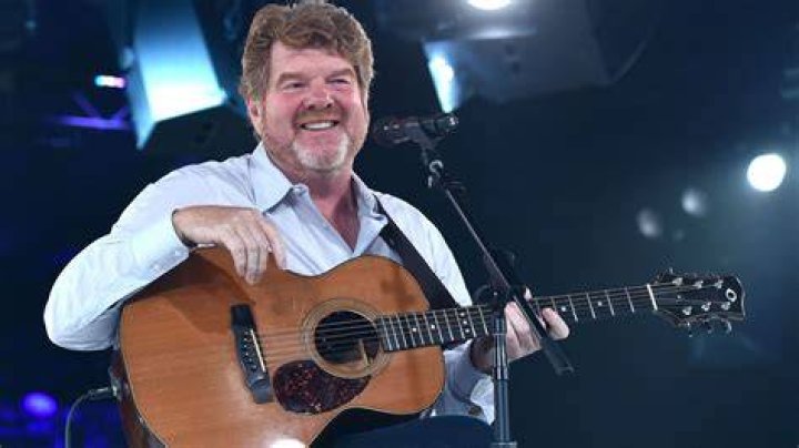 Photo Mac McAnally and his wife Shawna arrive for the 2017 CMA Awards