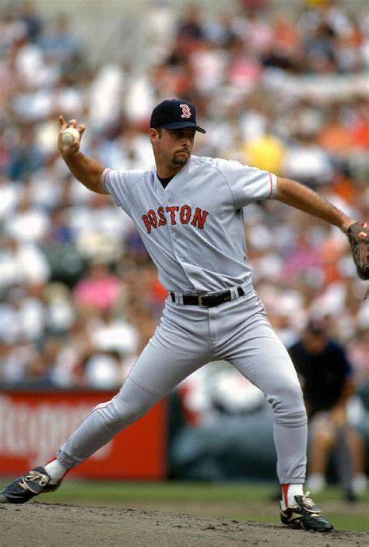 Red Sox pitcher Tim Wakefield's wife Stacy dies