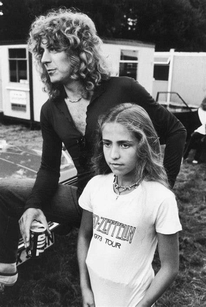 Robert Plant & his children on the family farm mid 1970s r/OldSchoolCool
