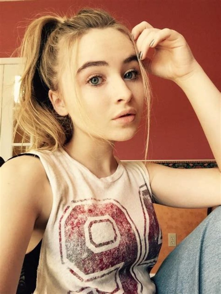 Sabrina Carpenter Sexy (29 Pics) What's Fappened?💦