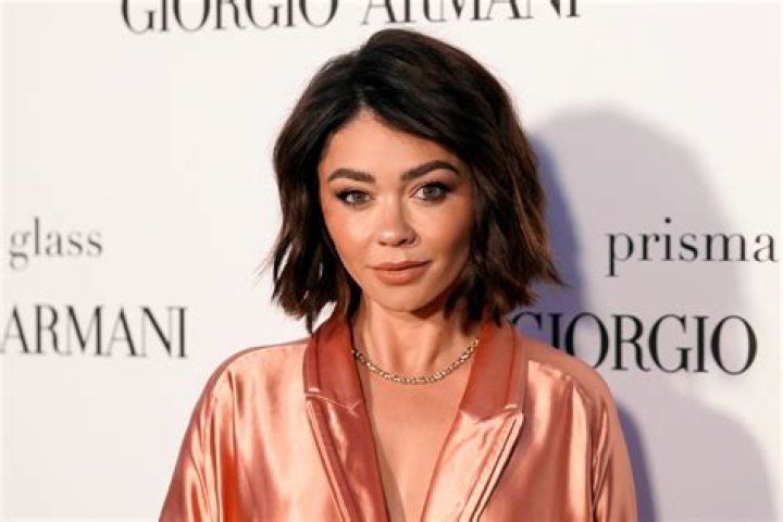 Sarah Hyland unveils scars from her 16 surgeries