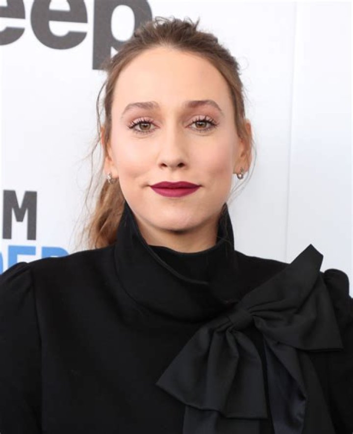 Sarah Sutherland Net Worth, Age, Height, Husband, Profile, Movies