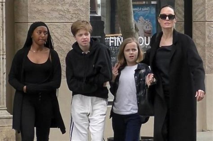 Shiloh, el hijo trans de Angelina Jolie y Brad Pitt, habr&iacute;a comenzado