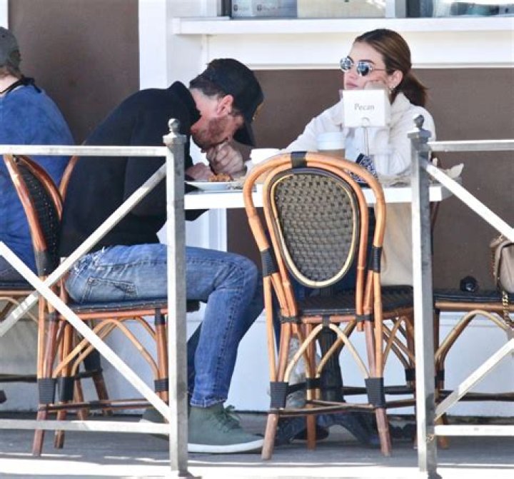 Skeet Ulrich Lucy Hale / 3 / Skeet ulrich is 20 years older than lucy hale.