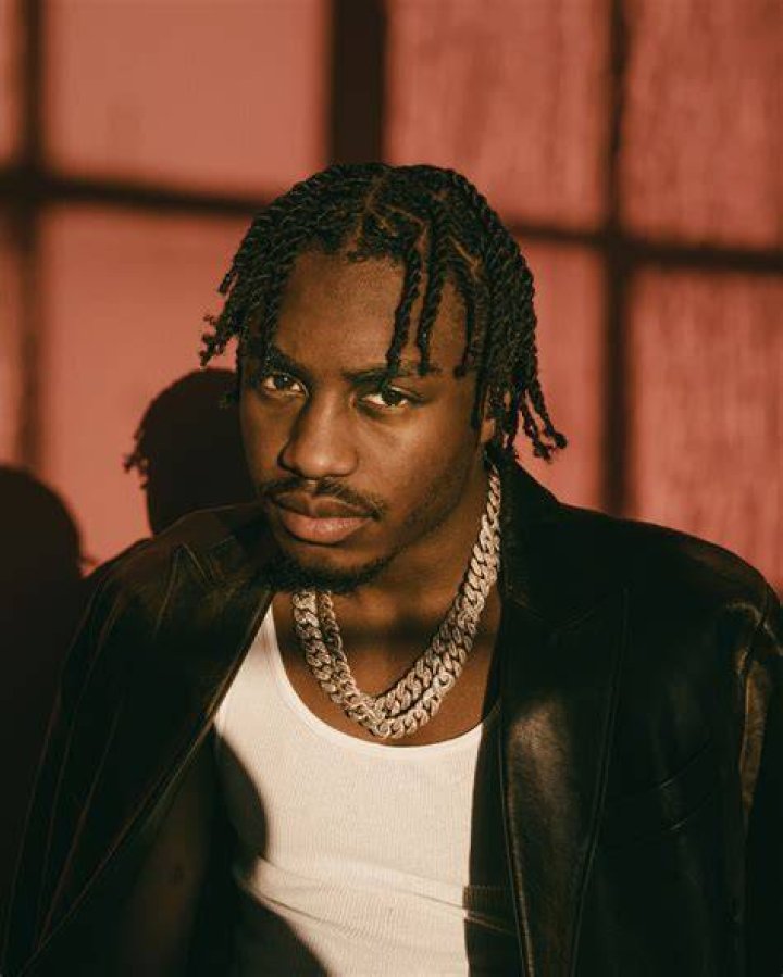 Stream Lil Tjay "Hold On"