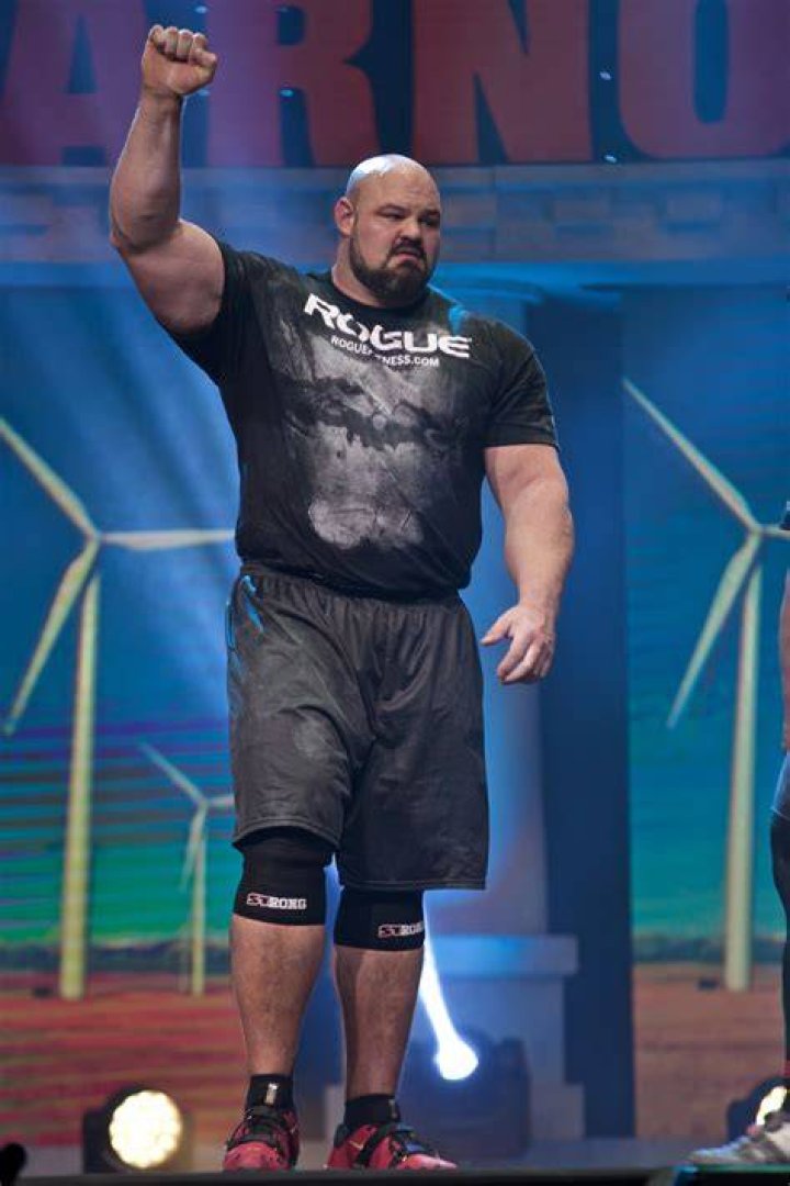 Strongman Brian Shaw with his family r/AbsoluteUnits