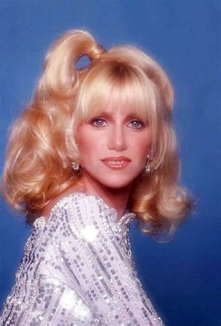 Suzanne Somers Young Suzanne somers, Suzanne somers young, Classic beauty