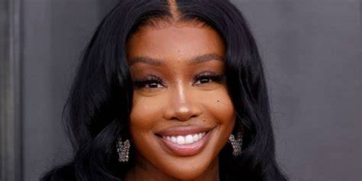 SZA confirms plastic surgery procedure
