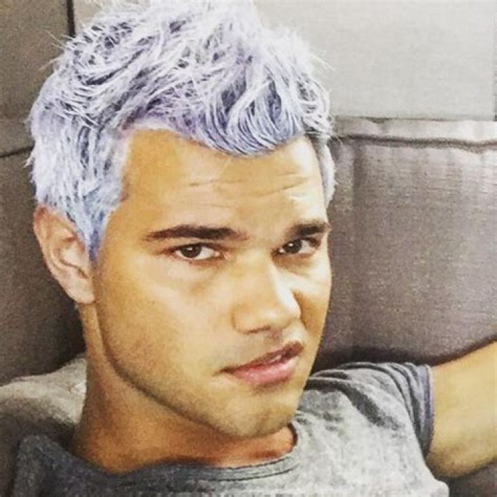 Taylor Lautner Dyed His Hair for &lsquo;Scream Queens&rsquo; Pic
