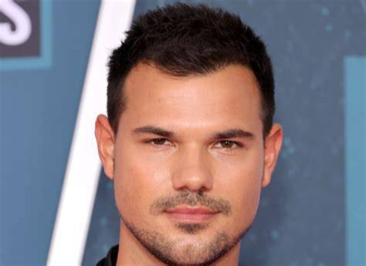 Taylor Lautner 'splits with girlfriend Marie Avgeropoulos' Daily Mail