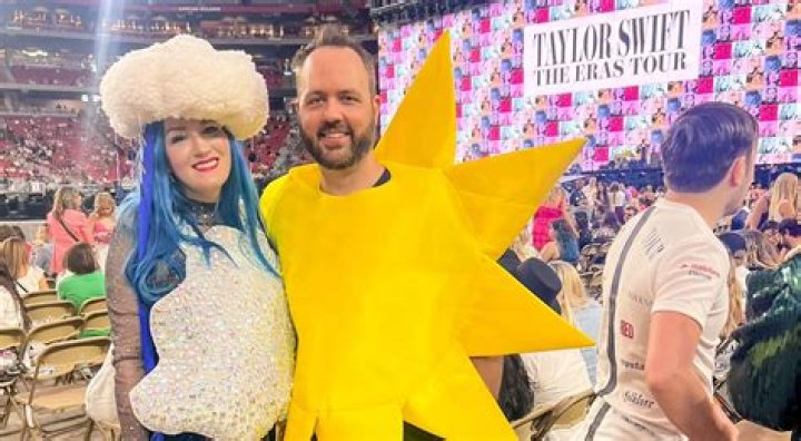 Taylor Swift With Fan With Cancer Picture POPSUGAR Celebrity Photo 3