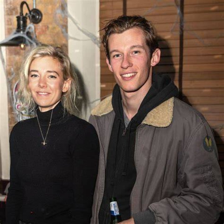 Vanessa Kirby & Callum Turner Share a Kiss on Their Date Night Photo 4164822 Photos Just