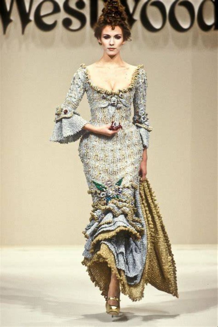 Vivienne Westwood d&eacute;voile deux nouvelles collections de robes de mari&eacute;e
