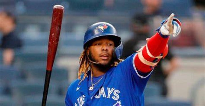 Vladimir Guerrero Jr. conecta su jonr&oacute;n 16 y es l&iacute;der de Grandes Ligas