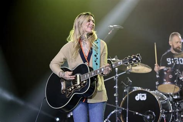 Wade Announces 2023 No Signs of Slowing Down Tour