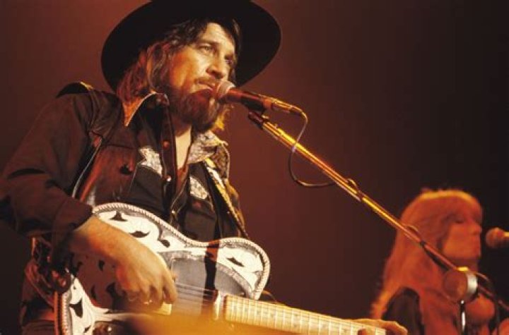 Waylon Jennings Singing &ldquo;Waymore&rsquo;s Blues&rdquo; Alongside His Wife Jessi