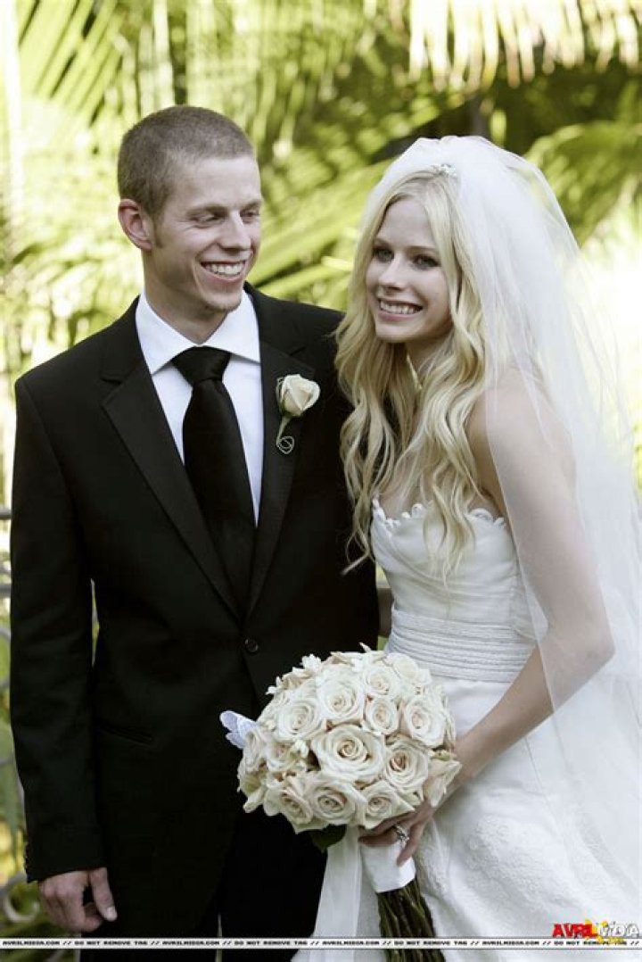 Wedding Bells for Avril Lavigne Singer Engaged to Nickelback's Chad