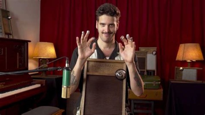 What do you use to play a washboard?