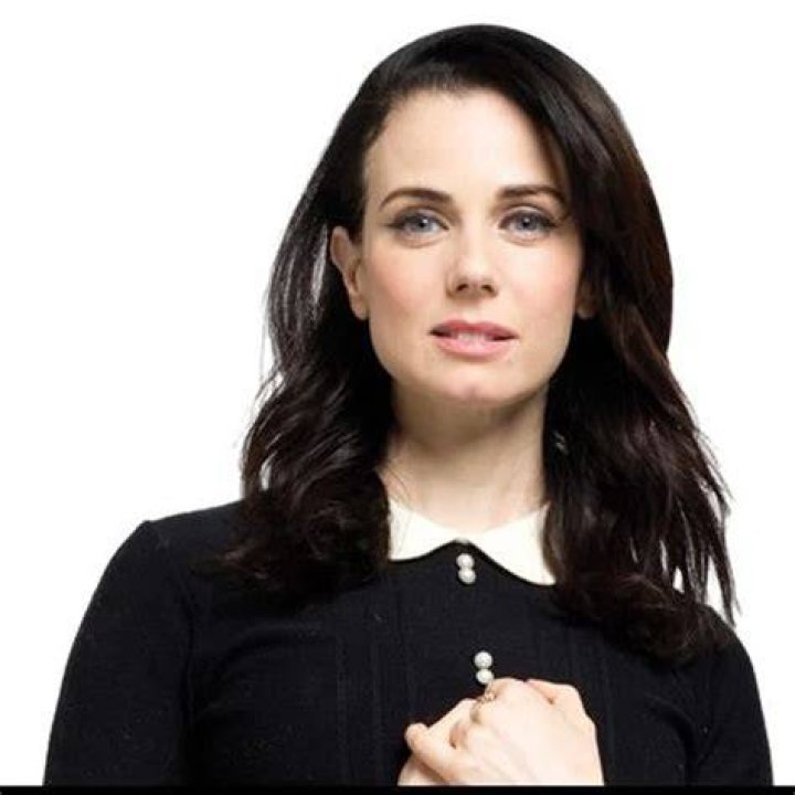 Who are Mia Kirshner Parents? Meet Sheldon Kirshner and Etti Kirshner