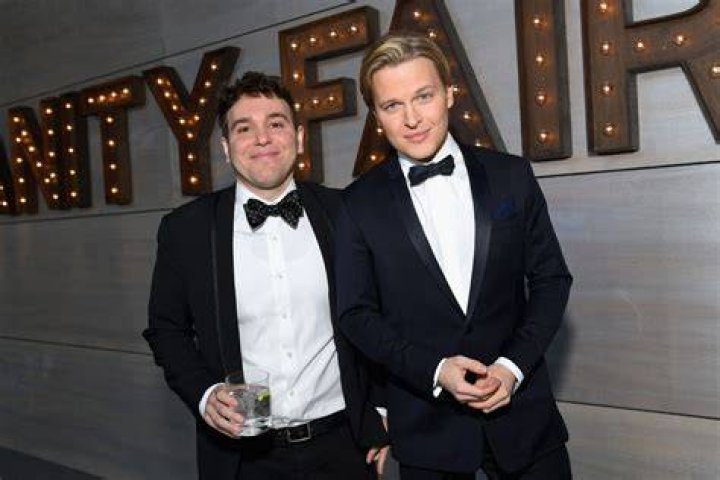Who is Ronan Farrow Dating?