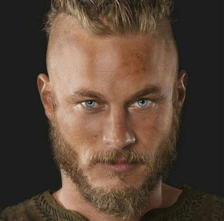 Who Plays Ragnar Lothbrok? Unveiling The Actor Behind The Viking Legend