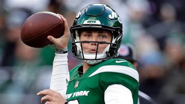 Who will be the starting quarterback for the New York Jets?
