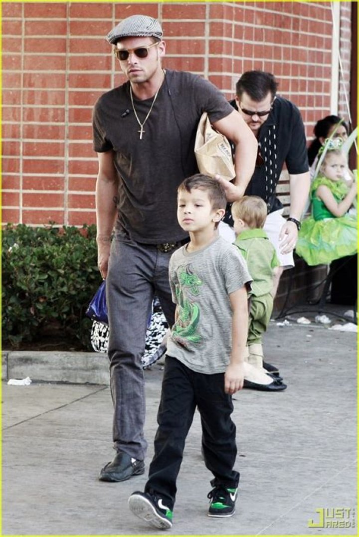 Will takes his kids out for dinner without estranged exwife Amy