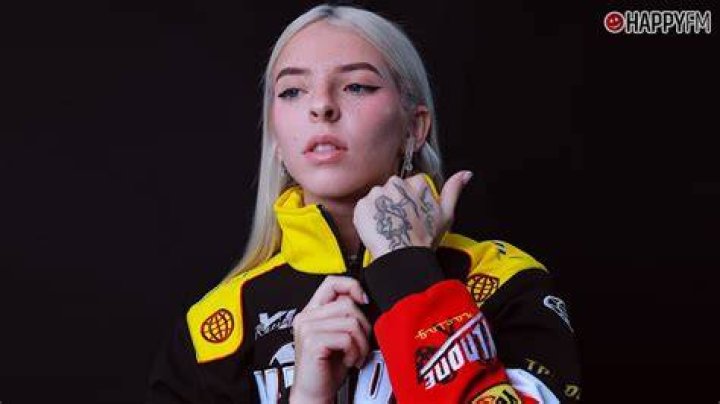 Young Miko sorprende con un homenaje a Las Ketchup en su nuevo proyecto, &lsquo;Wiggy&rsquo;